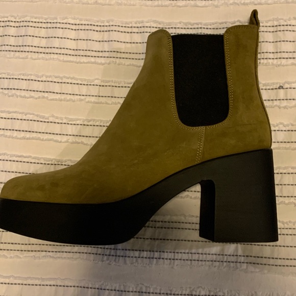 Intentionally Blank “Chelsea” Boot - Picture 10 of 10